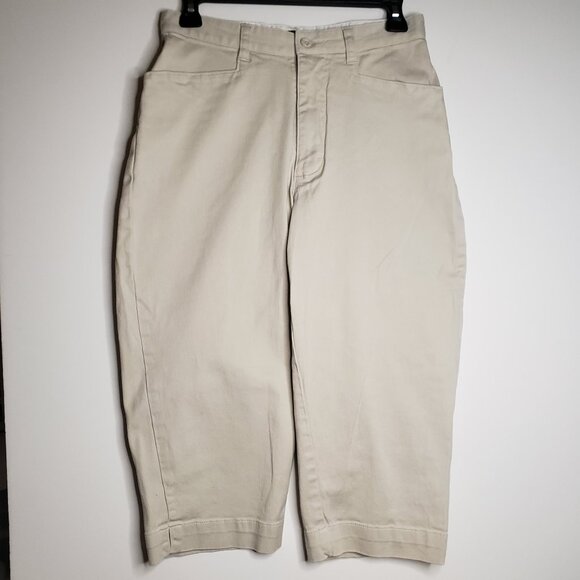 Women’s Lee Khakis Beige Tan Classic Fit Chino Capris Short Pants NWOT 4P - Picture 1 of 8